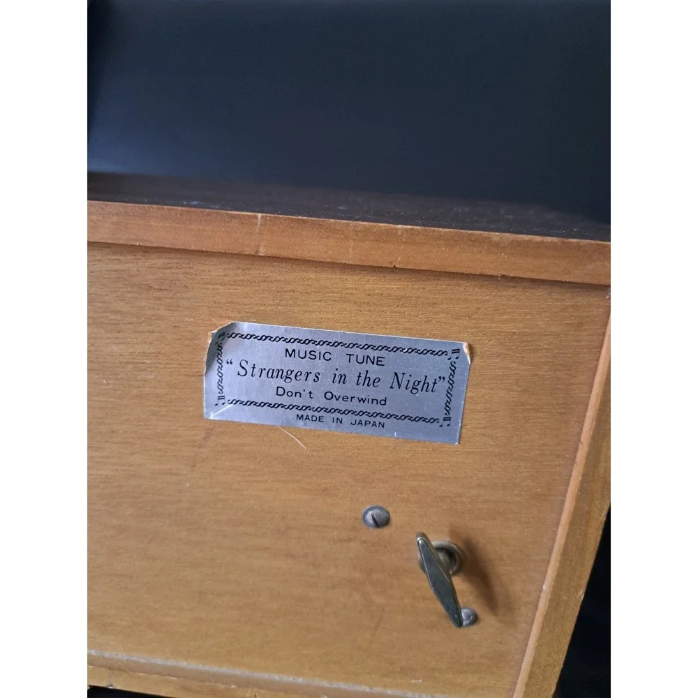 Vintage Musical Jewelry Box‎ plays STRANGERS IN THE NIGHT 3 Lined Drawers Japan